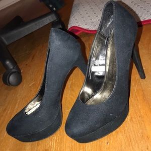 Suede platform pumps